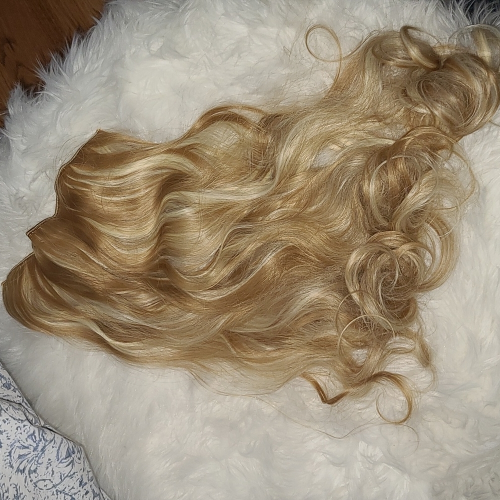 COPY - Pretty blonde/strawberry blonde blend, curly SYNTHETIC hair "addition", …